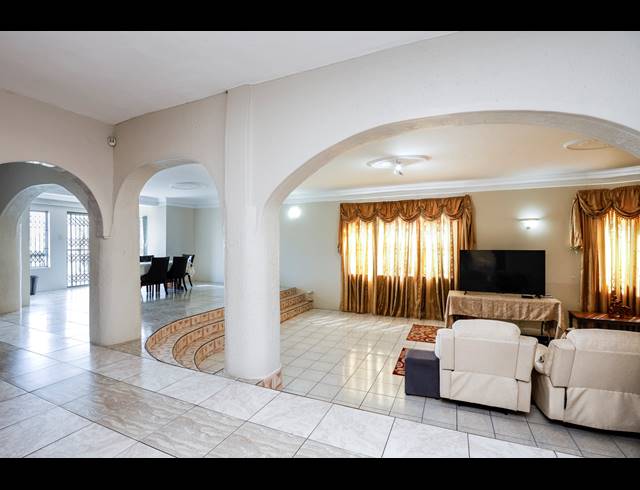4 BEDROOM HOUSE FOR SALE IN NEWLANDS WEST